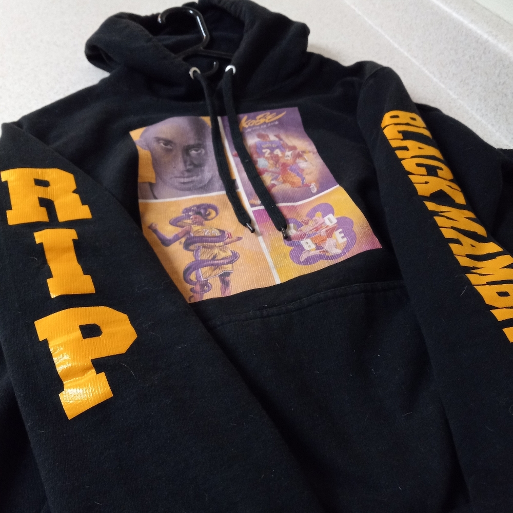 UNISEX KOBE BRYANT BLACK MAMBA RIP MEMORIAL HOODIE SPELLOUT MEN'S S | LA…